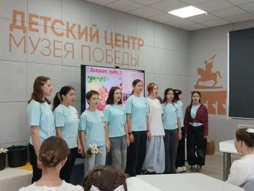 Великое чудо - семья!. . В Детском Центре «Музея Победы» Культурно досугового центра города Алчевска для детей Семейного центра города Алчевска прошло интересное мероприятие «Великое чудо семья», посвященное Дню семьи...