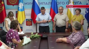 В Антраците в День семьи, любви и верности в Администрации округа чествовали две семьи Кобяковых и Кравцовых
