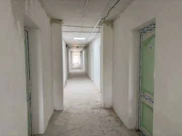 В Краснолучской детской городской поликлинике продолжаются ремонтные работы