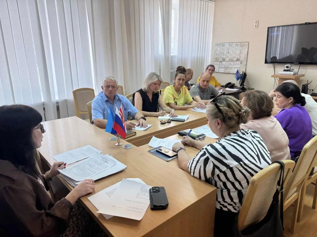 В Администрации Краснолучского городского округа прошло заседание комиссии по делам несовершеннолетних и защите их прав