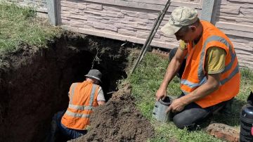 В Луганске на улице братьев Палкиных устранили порыв трубы диаметром 100 мм