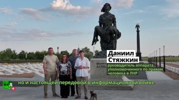 Анна Сорока: Дорогие друзья! От имени нашей команды, с 2014 года занимавшейся фиксацией преступлений украинского военно-политического режима и поиском захоронений жертв украинской агрессии, от лица Аппарата Уполномоченного...