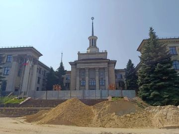 Яна Пащенко: Специалисты из шеф-региона выполнили больше половины запланированных работ в реконструируемом сквере на Красной площади