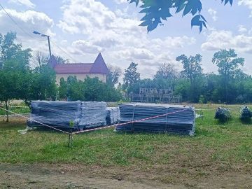 В рамках специального инфраструктурного проекта, реализуемого при поддержке нашего шефа-региона — Тюменской области, в Краснодоне началась реконструкция спортивной инфраструктуры