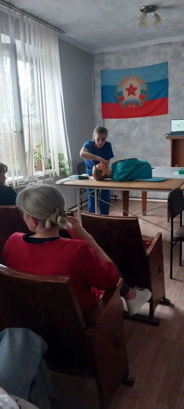 В ГБУЗ «ЛГМБ №15» ЛНР провели занятие по оказанию первой помощи для сотрудников