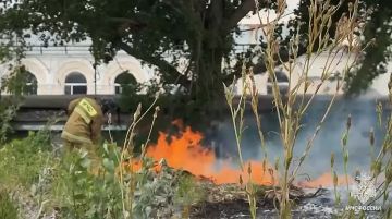 Пожар в районе центрального рынка Луганска