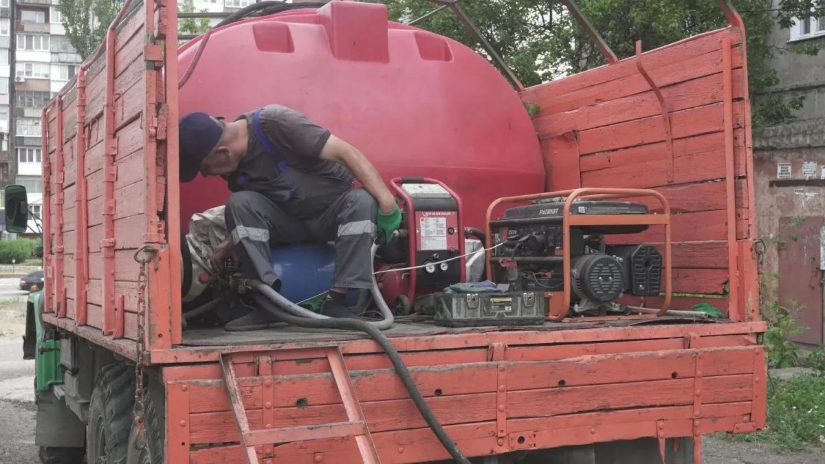 В Алчевске коммунальщики полным ходом готовят город к предстоящей зиме