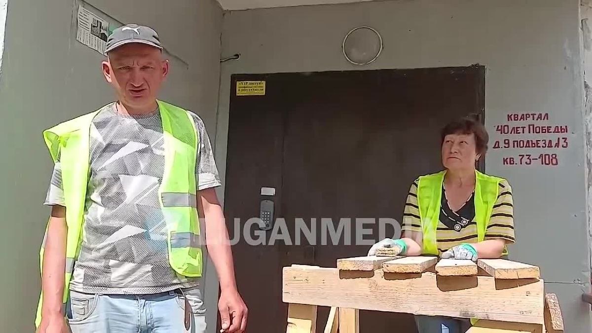 В Первомайске по заявкам жильцов ремонтируются входные группы многоэтажек