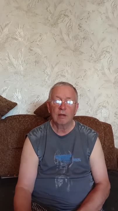 В Региональной общественной приёмной председателя партии «Единая Россия» Д.А. Медведева в ЛНР председатель Комитета по обороне Народного Совета ЛНР Ян Лещенко провёл личный приём граждан