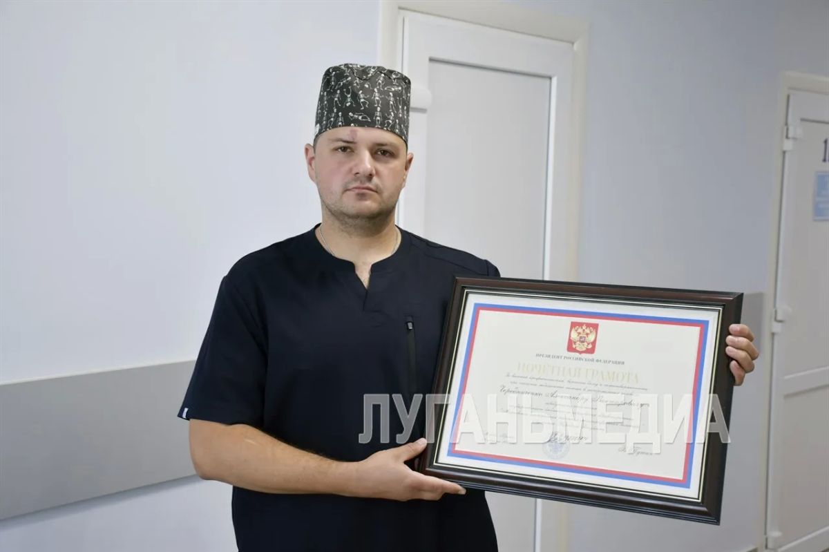 Хирург Марковской больницы отмечен Почетной грамотой Президента России