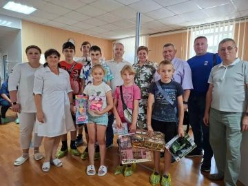 Тамбовская область привезла в Новоайдарскую больницу подарки