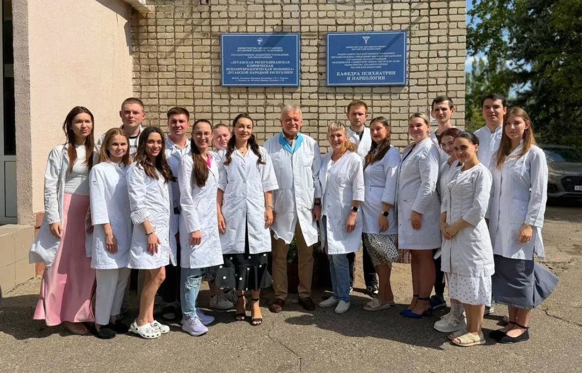 Ординаторы первого года обучения успешно прошли аттестацию и получили допуск к работе врачами-стажёрами