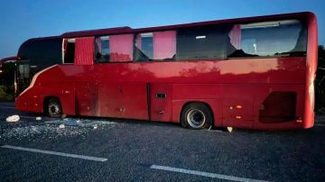Два человека пострадали во время удара ВСУ по автобусу Стаханов - Москва