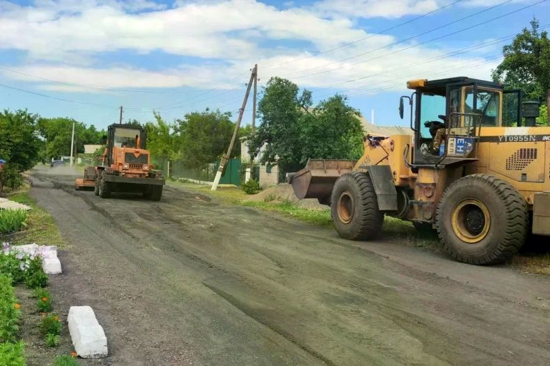 В посёлке городского типа Ленинский провели работы по планировке уличных дорог