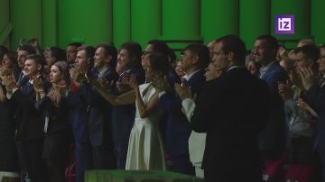 Владимир Путин вручил специальную премию "Всё для Победы!" охранникам общежития колледжа в Старобельске ЛНР