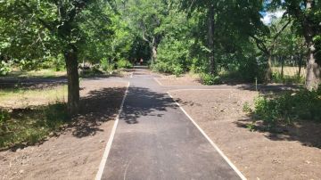 В поселке Краснодон продолжаются работы по благоустройству парка культуры и отдыха, реализуемые в рамках федерального проекта «Формирование комфортной городской среды», входящего в состав национального проекта...