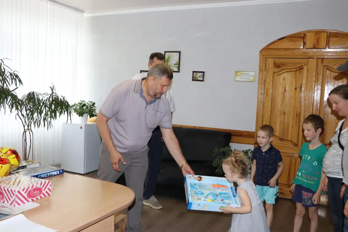 В Лутугинском округе исполнили новогоднее желание детей в разгар лета