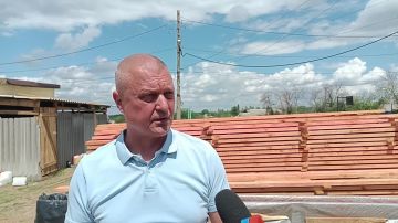 В Михайловской школе продолжаются ремонтные работы В городском округе город Ровеньки продолжается восстановление социально значимых объектов, одним из которых является Михайловская школа имени А.И. Малена. Обновление...