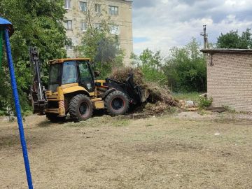 Андрей Рубанцов: Сотрудники МУП "ЖЭК" города Ровеньки - на страже чистоты и порядка!