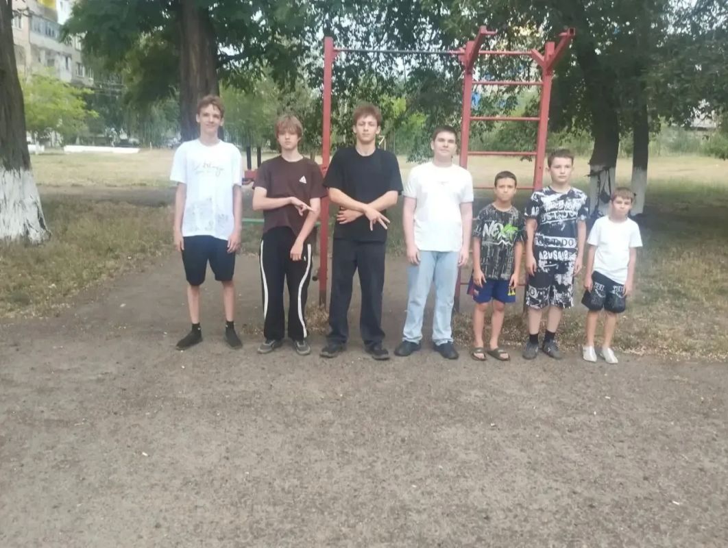 В минувшие выходные в поселке Краснодон прошли соревнования по силовой подготовке в рамках акции «Спорт для всех — за здоровый образ жизни!»