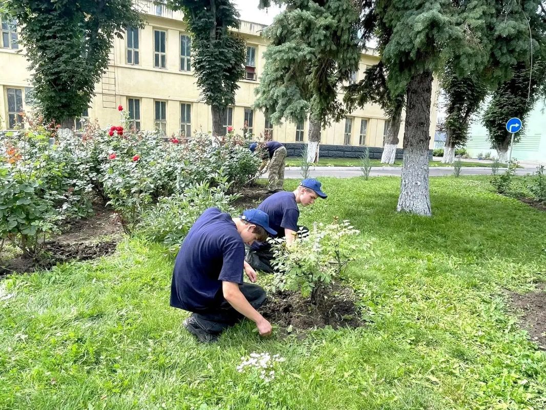 Более 90 подростков ЛНР трудоустроены на время каникул