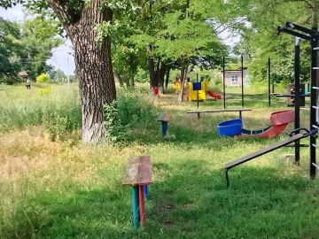 В пгт Лозно-Александровка привели в порядок детскую площадку