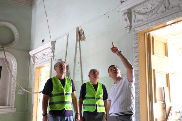 В Лутугино активно идут масштабные ремонтные работы в учреждениях культуры в рамках национального проекта «Семья»!