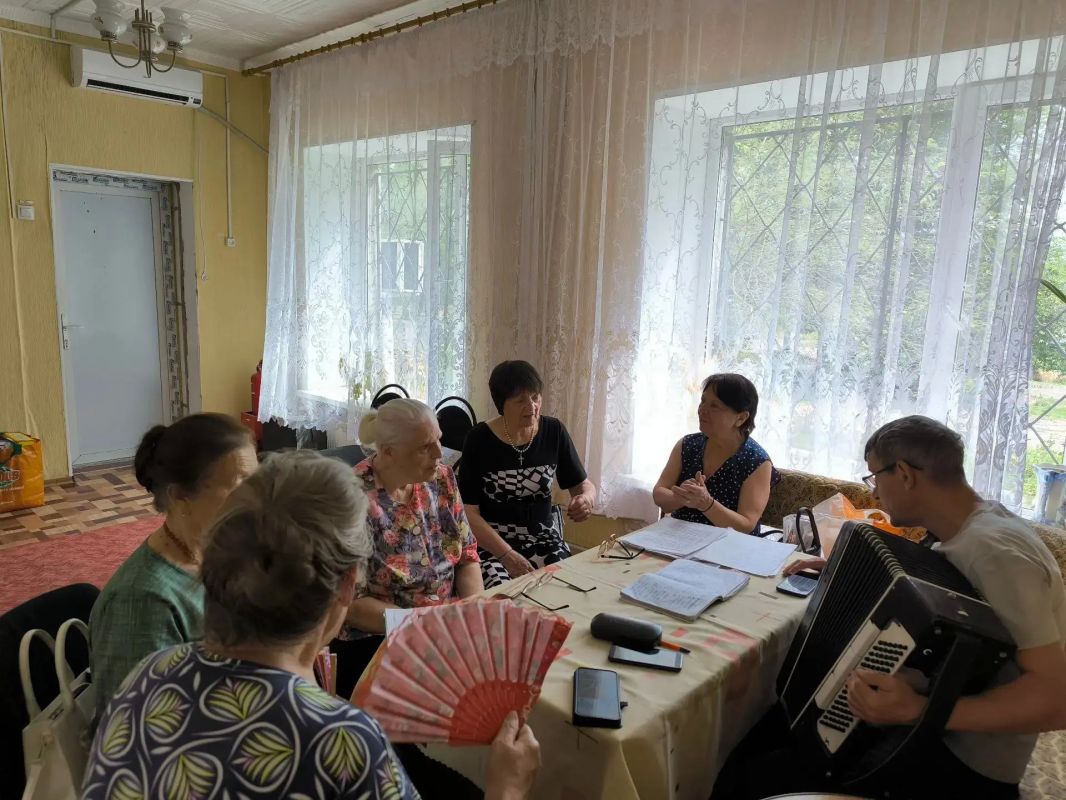 В Первомайском комплексном центре социального обслуживания населения состоялся цикл литературно-музыкальных встреч «Согреем душу теплым словом»