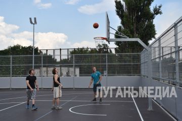 Создание физкультурно-оздоровительного комплекса открытого типа (ФОКОТ) завершилось в Кировске на стадионе «Шахтер» в рамках федерального проекта «Развитие физической культуры и массового спорта»