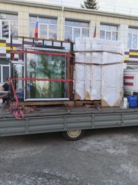 В кабинетах Бондаревской гимназии закончили установку новых дверей