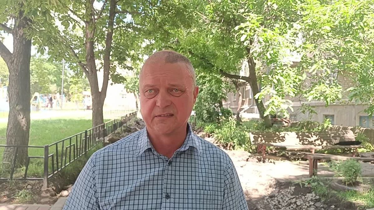 В Ровеньках продолжается обновление внутриквартального проезда на улице Ленина
