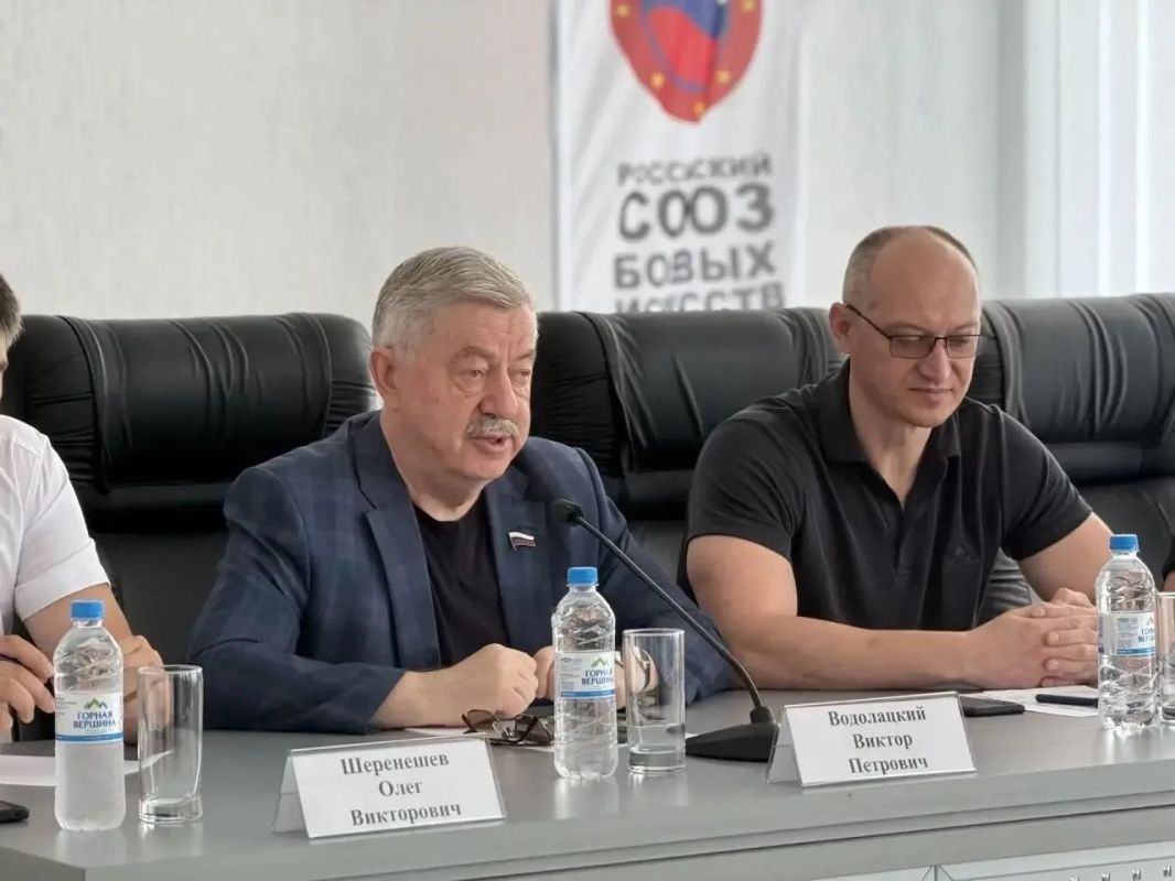 Виктор Водолацкий: Сегодня провёл рабочее совещание с руководителями спортивных федераций Луганской Народной Республики, посвящённое развитию боевых искусств и подведению итогов работы регионального филиала Российского союза...
