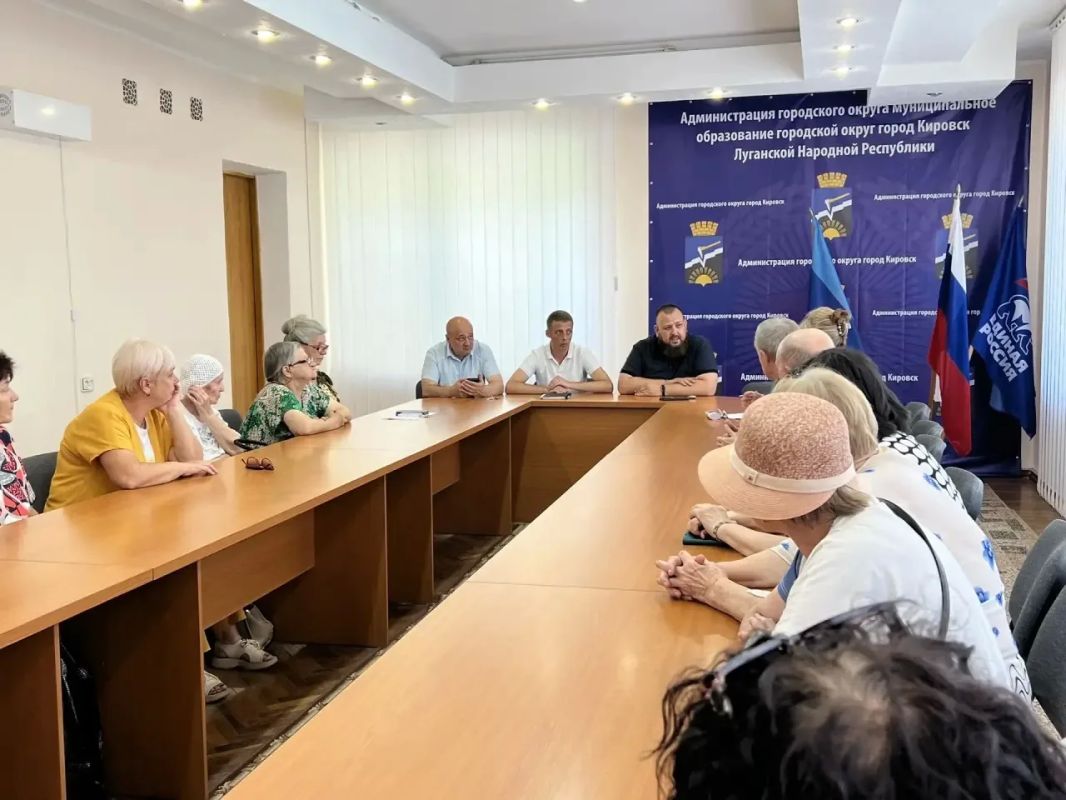 Иван Санаев: Во время рабочей поездки в Кировск провел ряд встреч с жителями города и трудовыми коллективами