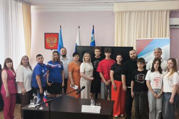 Иван Санаев: Вчера работал в Брянке. В ходе рабочей поездки посетили несколько городских объектов