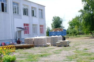 В селе Городище по Народной Программе Беловодского муниципального округа полным ходом идёт капитальный ремонт объектов дошкольного, начального и среднего общего образования, а именно ГОУ ЛНР "Городищенская средняя школа" и...