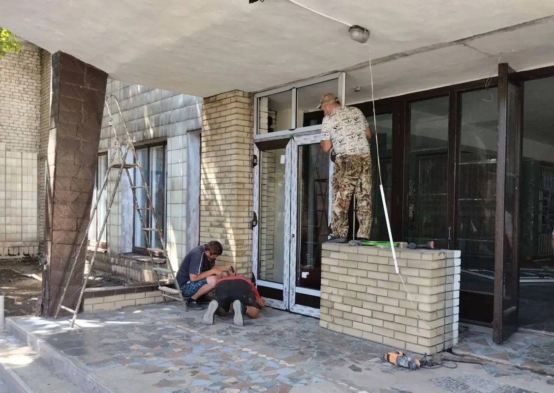 В муниципальном бюджетном учреждении «Петровский дворец культуры им. Г.И. Петровского» проходит важный этап подготовки материально-технической базы к предстоящему осенне-зимнему сезону