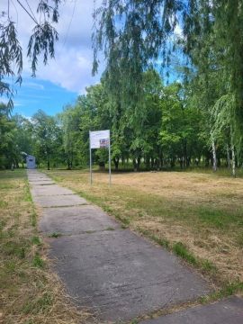 Сотрудники МБУ Центр "Благоустройство" провели плановые работы по содержанию общественных пространств и улично-дорожной сети Старобельского муниципального округа