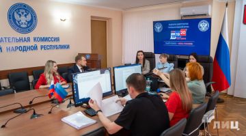 Кандидаты от «Единой России» подали документы в избирком ЛНР для выборов в Госдуму