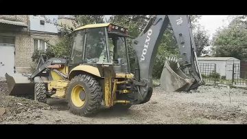 В рамках муниципального контракта продолжаем ремонт внутридворовой дороги на территории домов № 1, 1а, 2а и 3а по улице Красных шахтёров