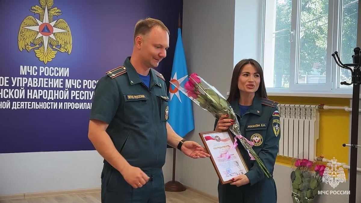Руководство ГУ МЧС России по ЛНР поздравило личный состав с профессиональным праздником