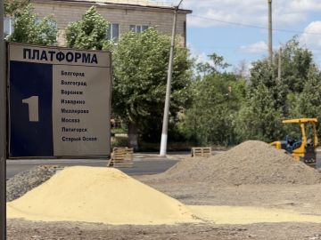 На территории автовокзала г. Краснодона продолжаются работы по благоустройству зоны возле перронов