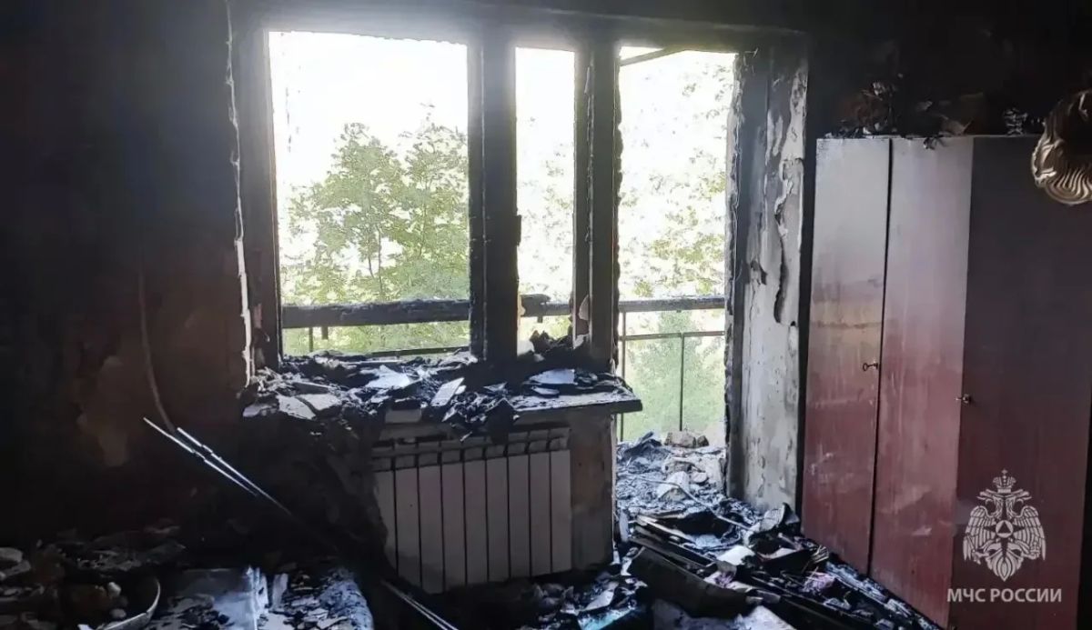 Двух жителей спасли во время пожара в Золотом