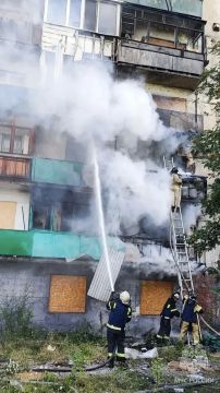 Спасатели МЧС России эвакуировали двух жителей при пожаре в Первомайском округе