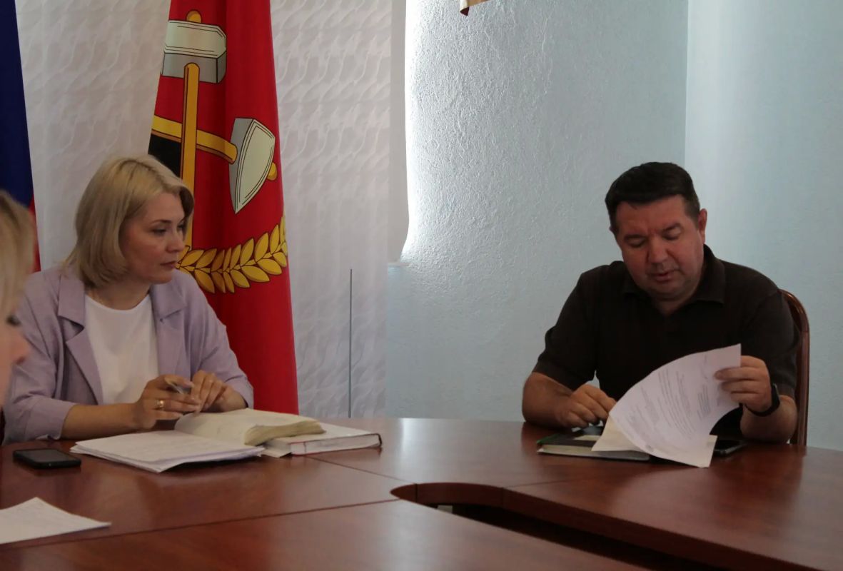 Сегодня состоялось расширенное аппаратное совещание под руководством временно исполняющего полномочия Главы Краснодонского муниципального округа Анны Гончаровой