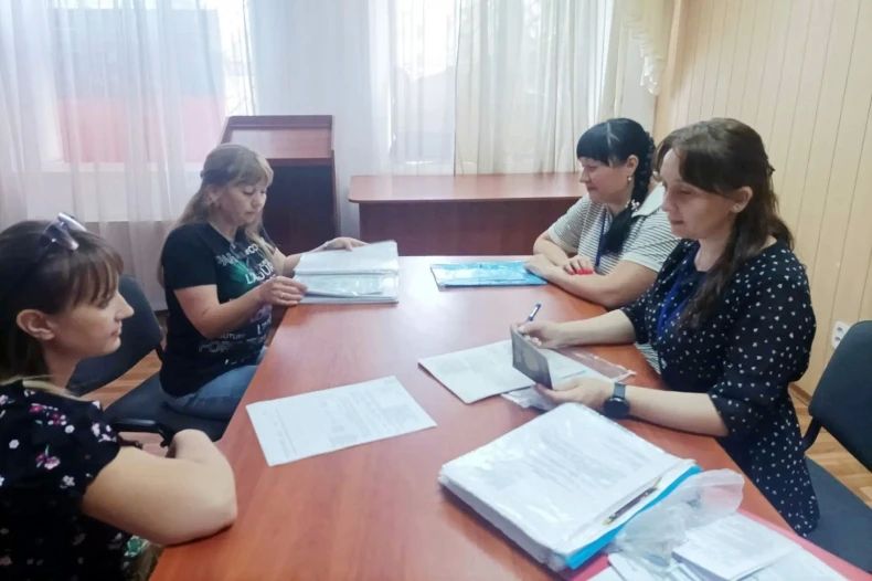В пгт Комсомольский провели приём представители РЦСЗН