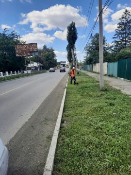 В Ровеньках продолжаются работы по благоустройству городских территорий
