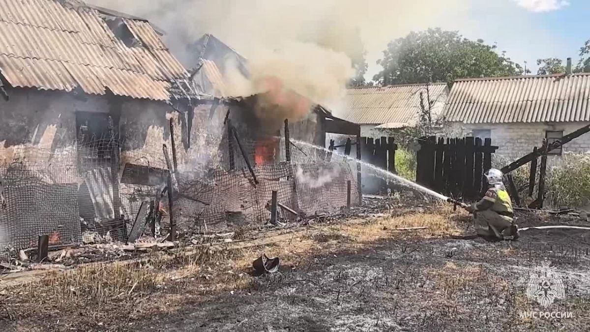 Спасатели потушили крупный пожар в Свердловском округе