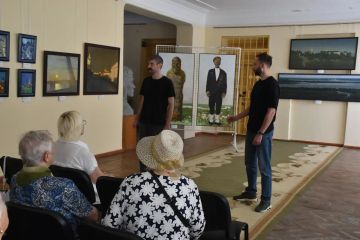 «О Родине»: передвижная выставка молодых художников России в музее Стаханова завершилась интерактивной экскурсией