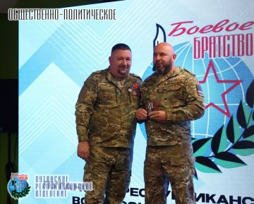 15 июля руководитель Луганского республиканского отделения Всероссийской общественной организации ветеранов «БОЕВОЕ БРАТСТВО», депутат Народного Совета ЛНР Юрий Резанов в торжественной обстановке вручил медали «Ветеран...