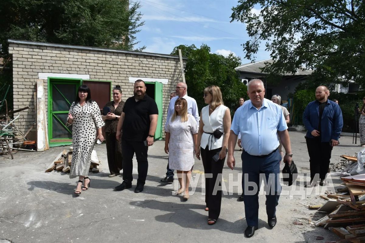 Депутаты провели очередную проверку ремонтных работ, которые ведутся в детском саду № 13 «Барвинок» в Антраците
